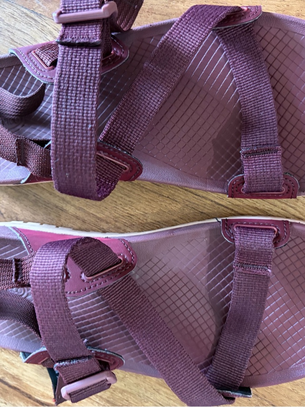 Chaco Lowdown Sandal Strappy Outdoor in Burgundy size 8 - Picture 3 of 9